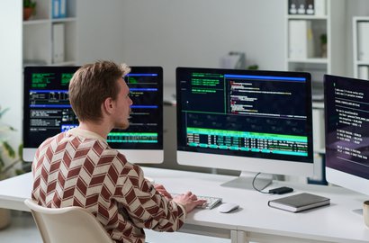 Windykacja w branży IT i software house - projekty długoterminowe, abonamenty serwisowe i prace rozwojowe