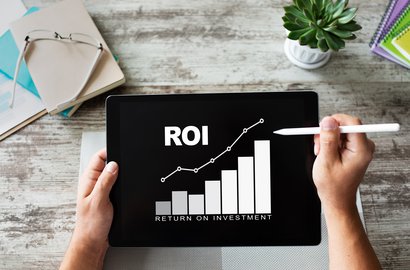 ROI z automatyzacji windykacji - jak policzyć opłacalność robotów, maili, SMS-ów i voicebotów?